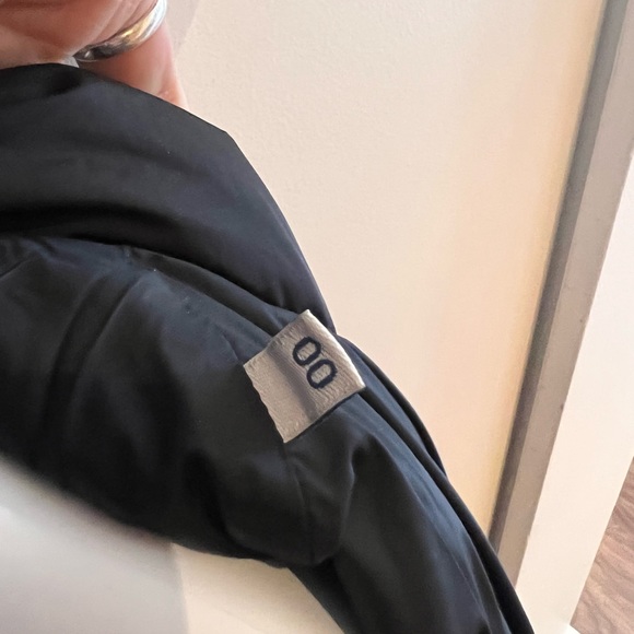 MONCLER ladies down jacket. Removable hood. - Picture 7 of 8